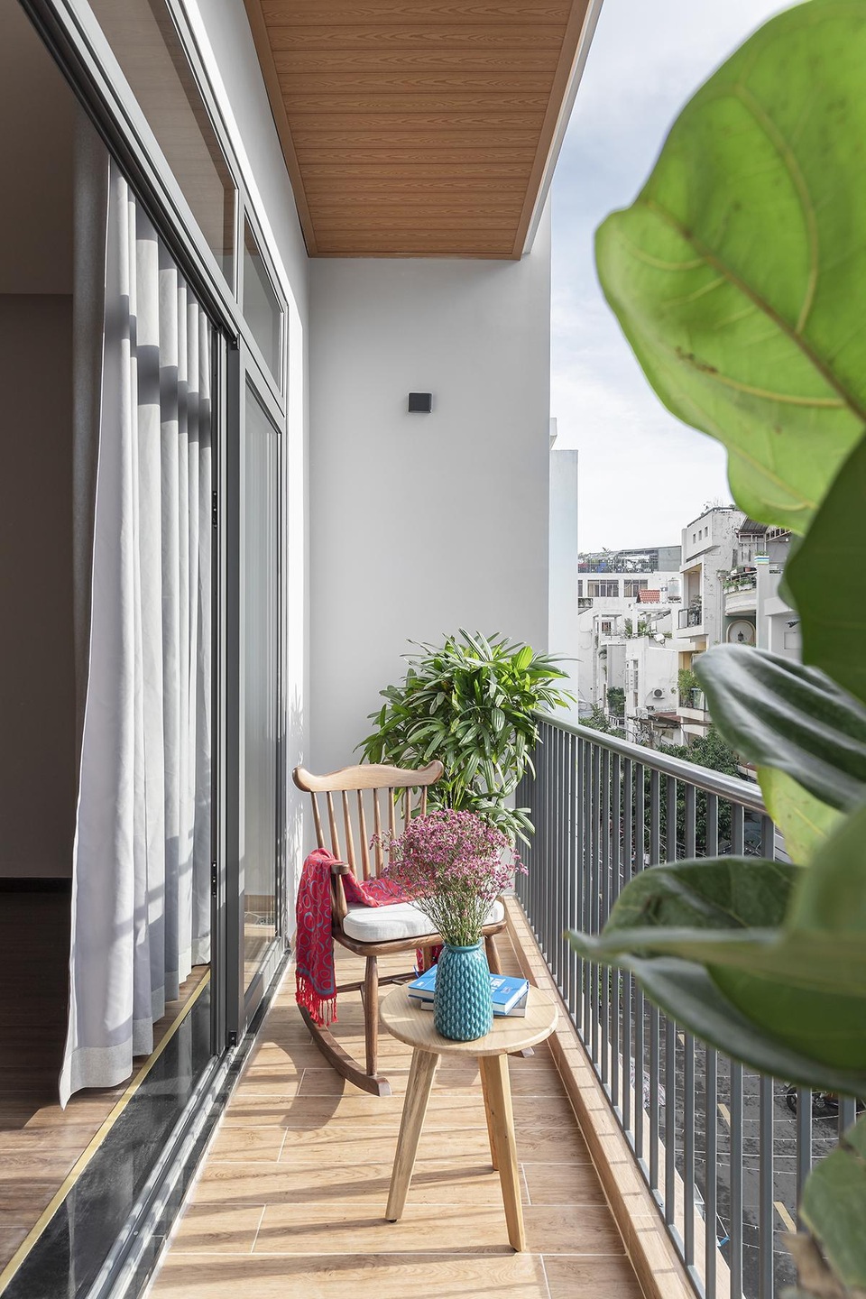 Nhà trong hẻm “lột xác” thành không gian sống “vạn người mê” ở Sài Gòn - 14