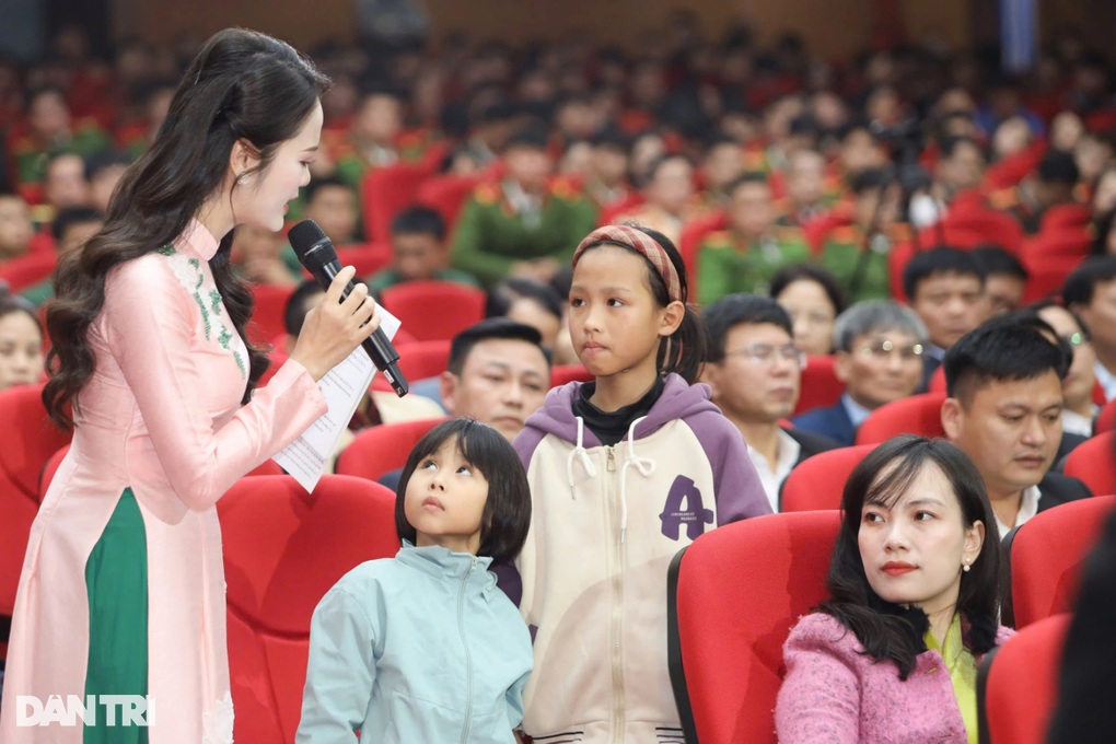 Hơn 132 tỷ đồng ủng hộ Tết vì người nghèo xứ Nghệ - 3 Hơn 132 tỷ đồng ủng hộ Tết vì người nghèo xứ Nghệ - 3