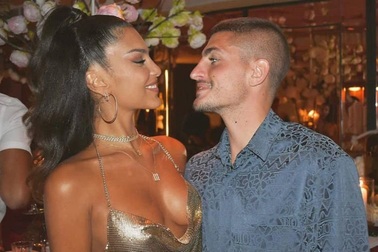 Bạn gái siêu mẫu xinh đẹp của ngôi sao đội tuyển Italia