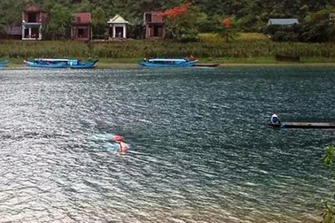 Tặng Bằng khen cho 4 cá nhân cứu hàng chục người trong giông lốc