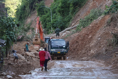 Sạt lở kinh hoàng trên đường lên Cửa khẩu quốc tế Nậm Cắn