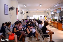 Vì sao người Hà Nội "đổ xô" đi làm hộ chiếu mới?