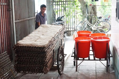 Bí quyết làm ra loại bánh đa ngon nức tiếng của "ngôi làng triệu phú"