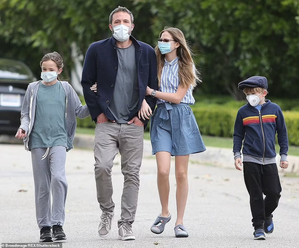Biệt thự 50 triệu USD sắp trở thành tổ ấm của Jennifer Lopez và Ben Affleck - 13 Biệt thự 50 triệu USD sắp trở thành tổ ấm của Jennifer Lopez và Ben Affleck - 13