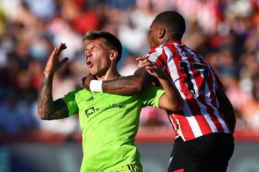 Man Utd khốn khổ vì điểm yếu chí mạng