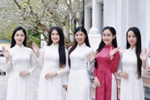 Nhan sắc trong veo của các "nàng thơ xứ Huế" tại Hoa hậu Việt Nam