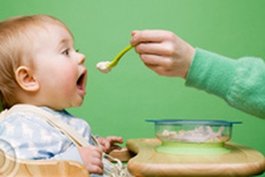 Trẻ dưới 2 tuổi không nên ăn mỳ chính