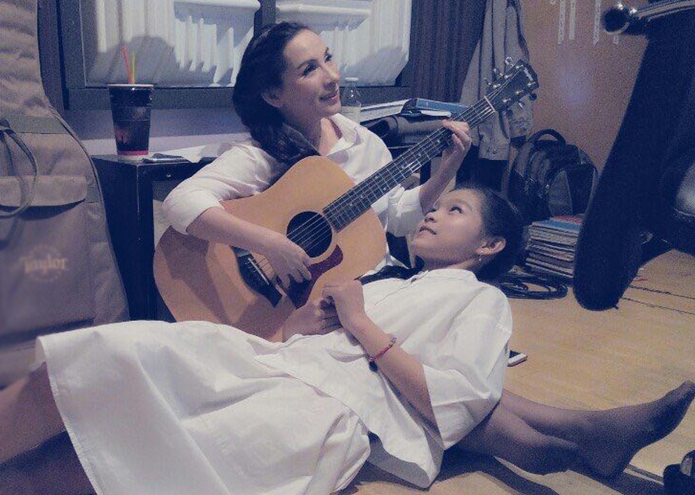 Con nuôi Phi Nhung: Tôi hối hận kinh khủng vì đã từng cãi lời mẹ - 3 Con nuôi Phi Nhung: Tôi hối hận kinh khủng vì đã từng cãi lời mẹ - 3