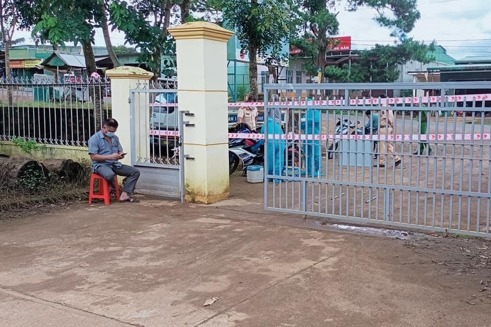 Gỡ bỏ phong tỏa trụ sở công an liên quan đến con nghiện nghi mắc Covid-19 - 1 Gỡ bỏ phong tỏa trụ sở công an liên quan đến con nghiện nghi mắc Covid-19 - 1