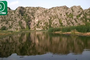 Cảnh sắc tuyệt đẹp ở đầm Vân Long