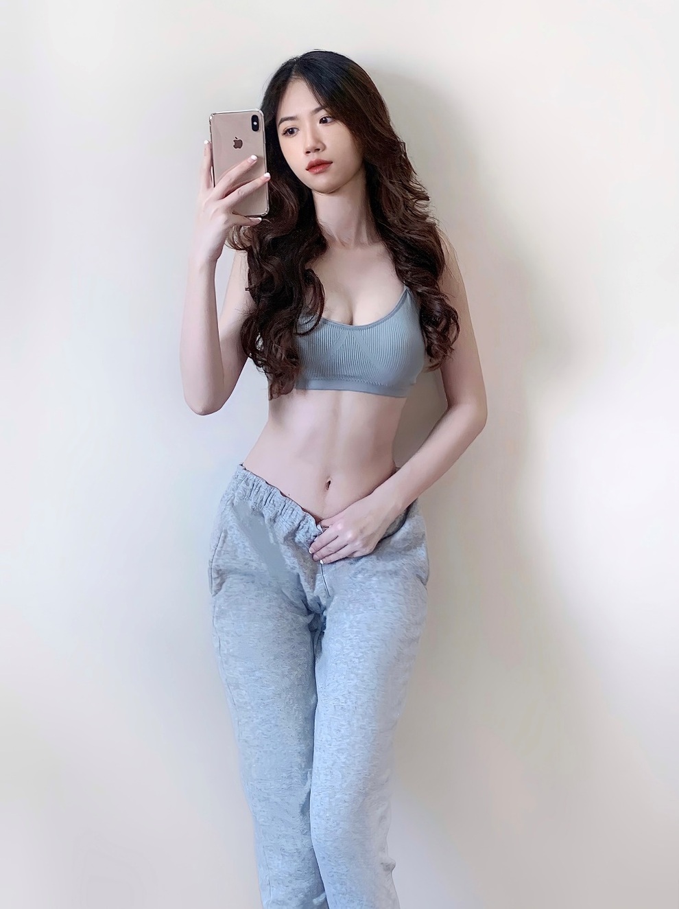 Hot girl 2K rũ bỏ nét thơ ngây, lột xác gợi cảm hút hồn - 10 Hot girl 2K rũ bỏ nét thơ ngây, lột xác gợi cảm hút hồn - 10