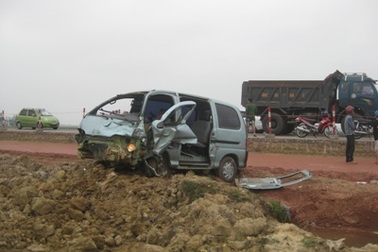 Thuê xe gây tai nạn liên hoàn, 1 người chết