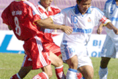 Khánh Hòa mất điểm, CLB TP.HCM “đại náo” Quy Nhơn