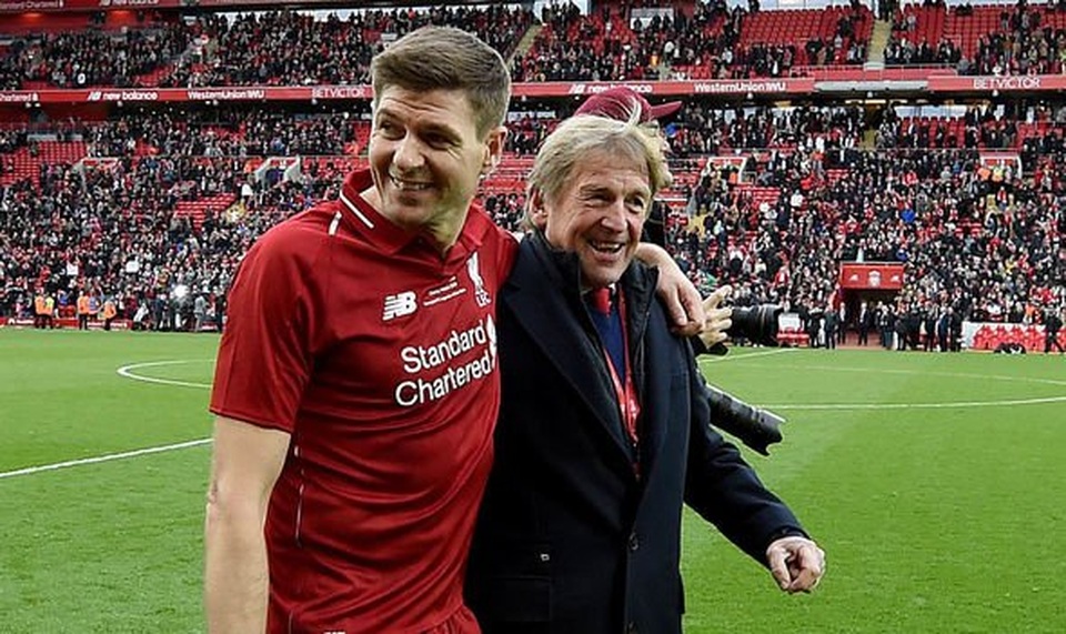 Huyền thoại Kenny Dalglish dương tính với Covid-19 - 1 Huyền thoại Kenny Dalglish dương tính với Covid-19 - 1