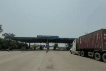 "Lô cốt" bỏ hoang chắn ngang quốc lộ 1A suốt nhiều năm