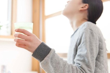 Súc miệng, súc họng sát khuẩn: Chọn loại nào để có tác dụng kéo dài nhất?