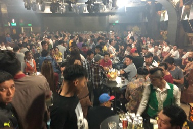 “Đột kích” bar Đông Kinh, đưa 176 người về trụ sở kiểm tra ma tuý