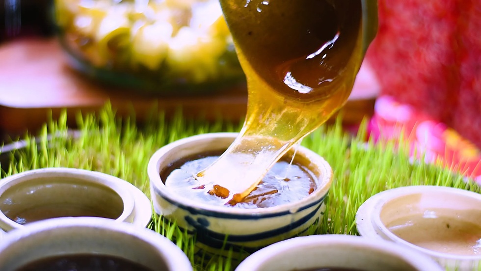 Bỏ phố về quê, hai chàng trai bán tài sản xây căn bếp hút triệu lượt xem - 8