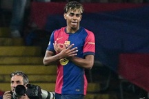 Lamine Yamal lập hai kỷ lục, có hành động khó tin với đồng đội