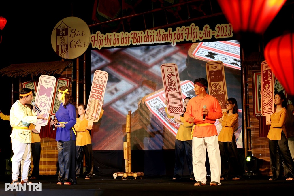 Tôn vinh những người lưu giữ di sản bài chòi tại Hội An - 2 Tôn vinh những người lưu giữ di sản bài chòi tại Hội An - 2