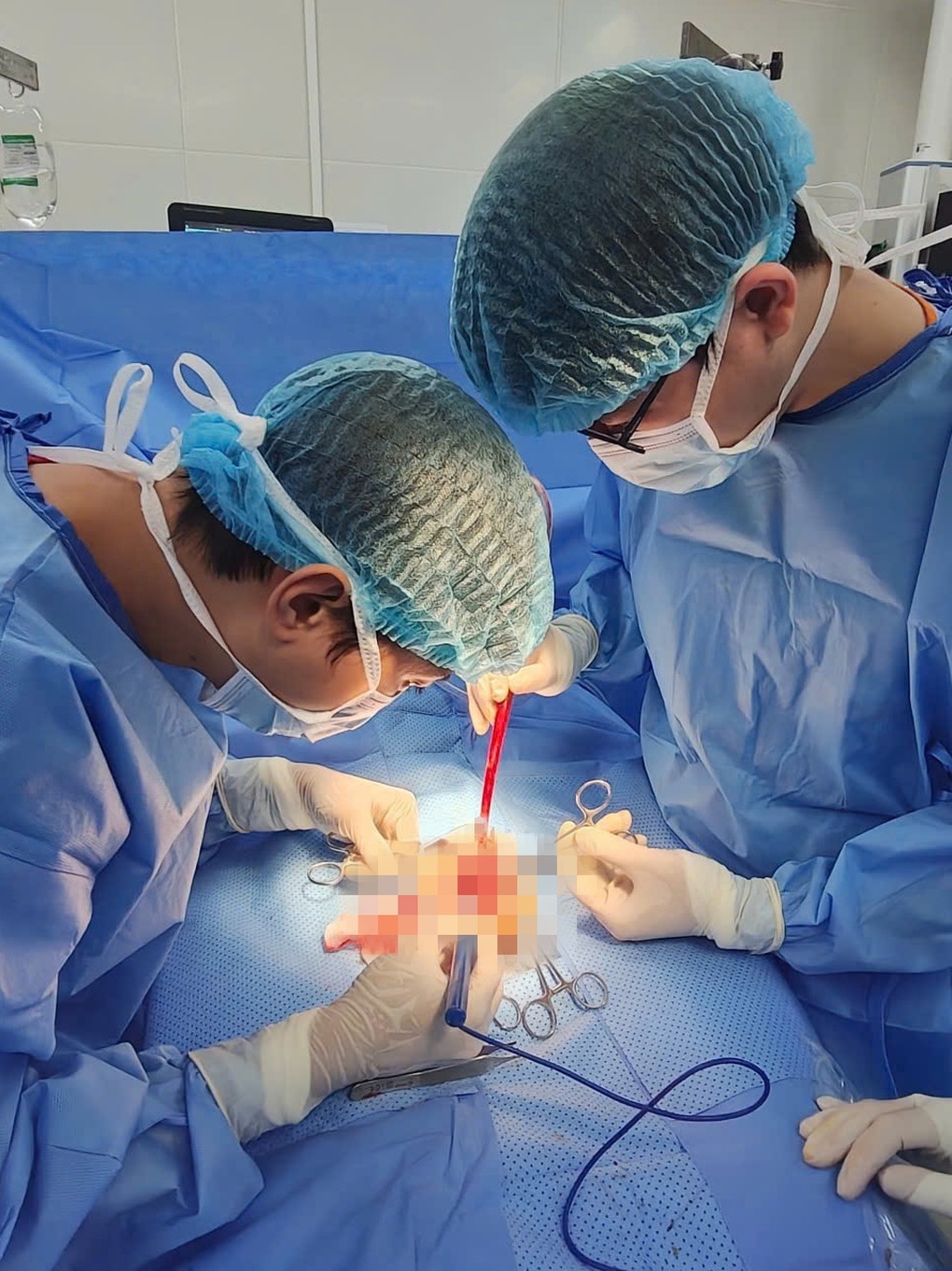 Thiếu niên 15 tuổi bị vỡ tinh hoàn sau tai nạn bất ngờ khi đạp xe - 1