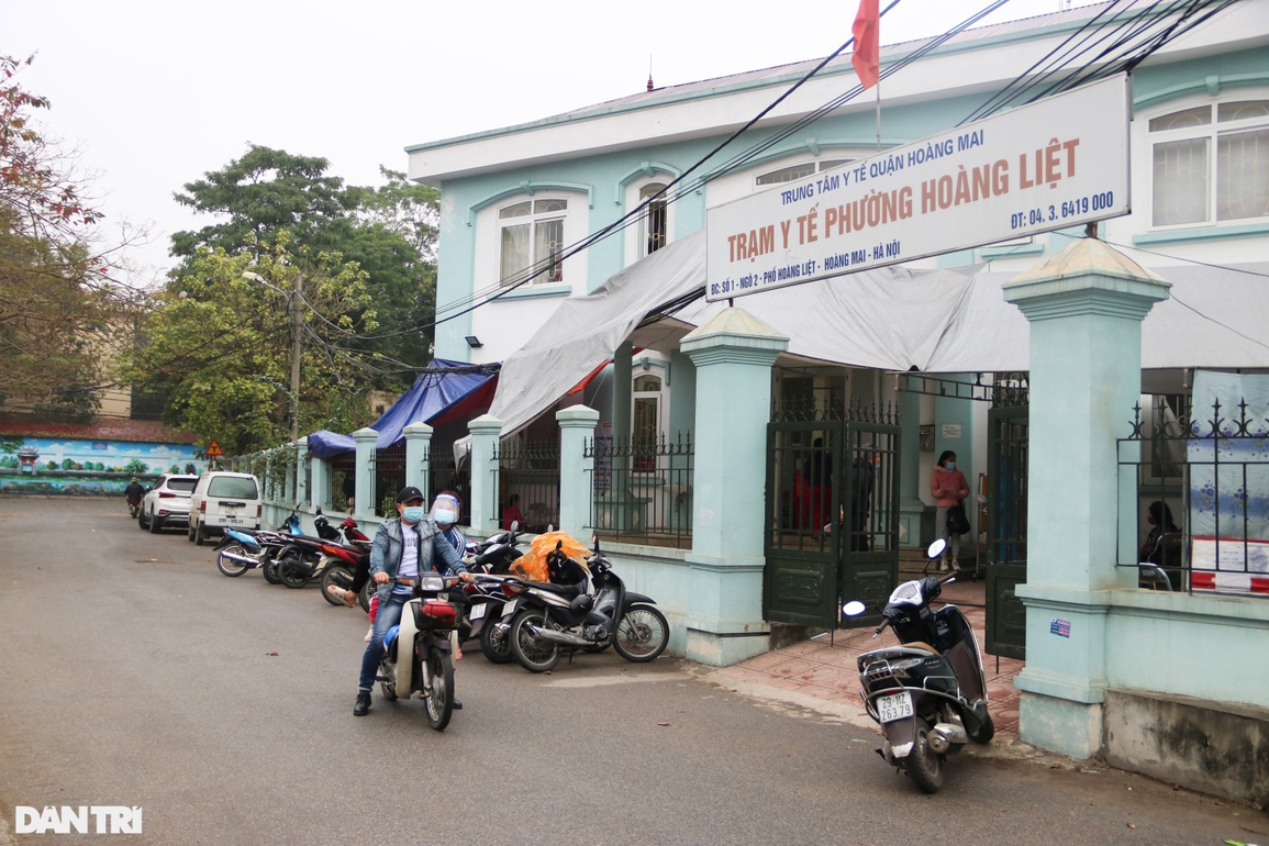 Cảnh vắng vẻ bất thường ở nơi F0 từng rồng rắn xếp hàng xin giấy xác nhận - 1 Cảnh vắng vẻ bất thường ở nơi F0 từng rồng rắn xếp hàng xin giấy xác nhận - 1