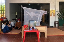 Ăn nhầm bả chó có hình kẹo mút, hai bé gái 4 tuổi thương vong