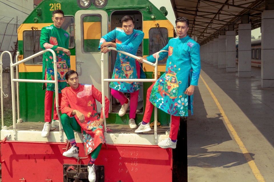 Dàn chân dài rực rỡ sắc màu đón năm mới - 8