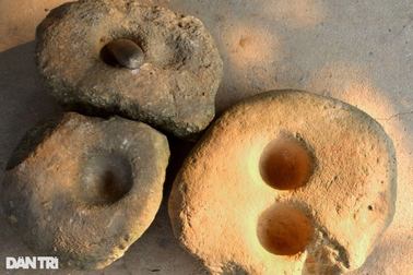 Phát hiện nhiều hòn đá lạ hình chày, cối, tạo âm thanh vang vọng