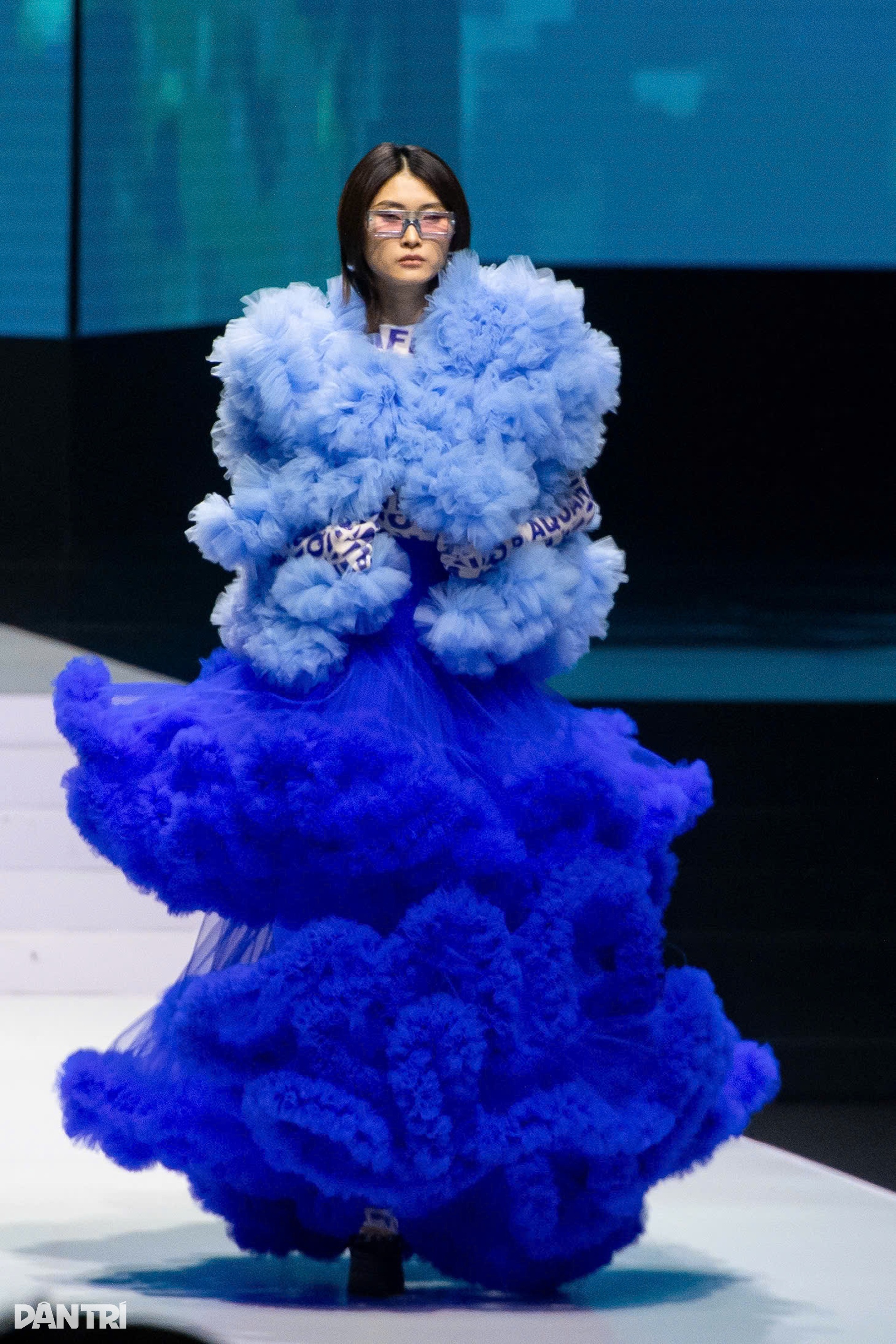 Dàn người mẫu quái vật Labubu gây sốt trên sàn diễn thời trang - 7