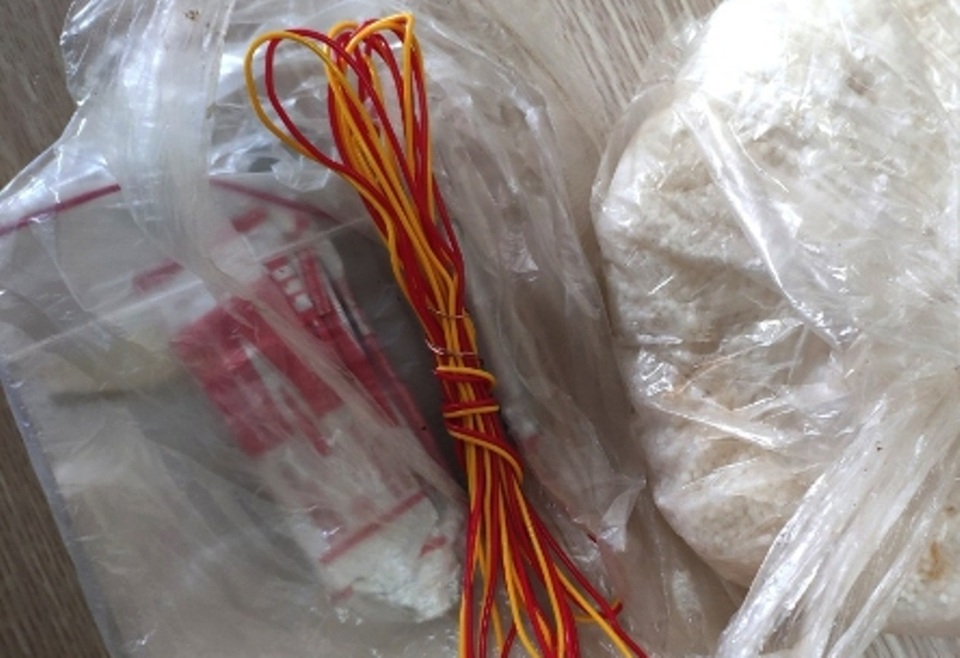 Khởi tố hành khách mang 400g thuốc nổ vào sân bay - 2