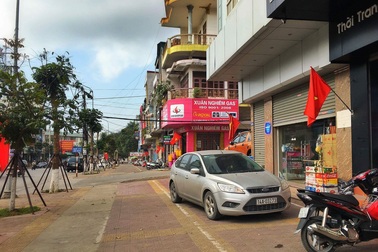 Thu phí đậu xe tại lòng đường: "Tự nhiên mất thêm tiền, người dân không thích"
