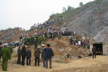 Đã có 6 người chết trong vụ sập mỏ đá
