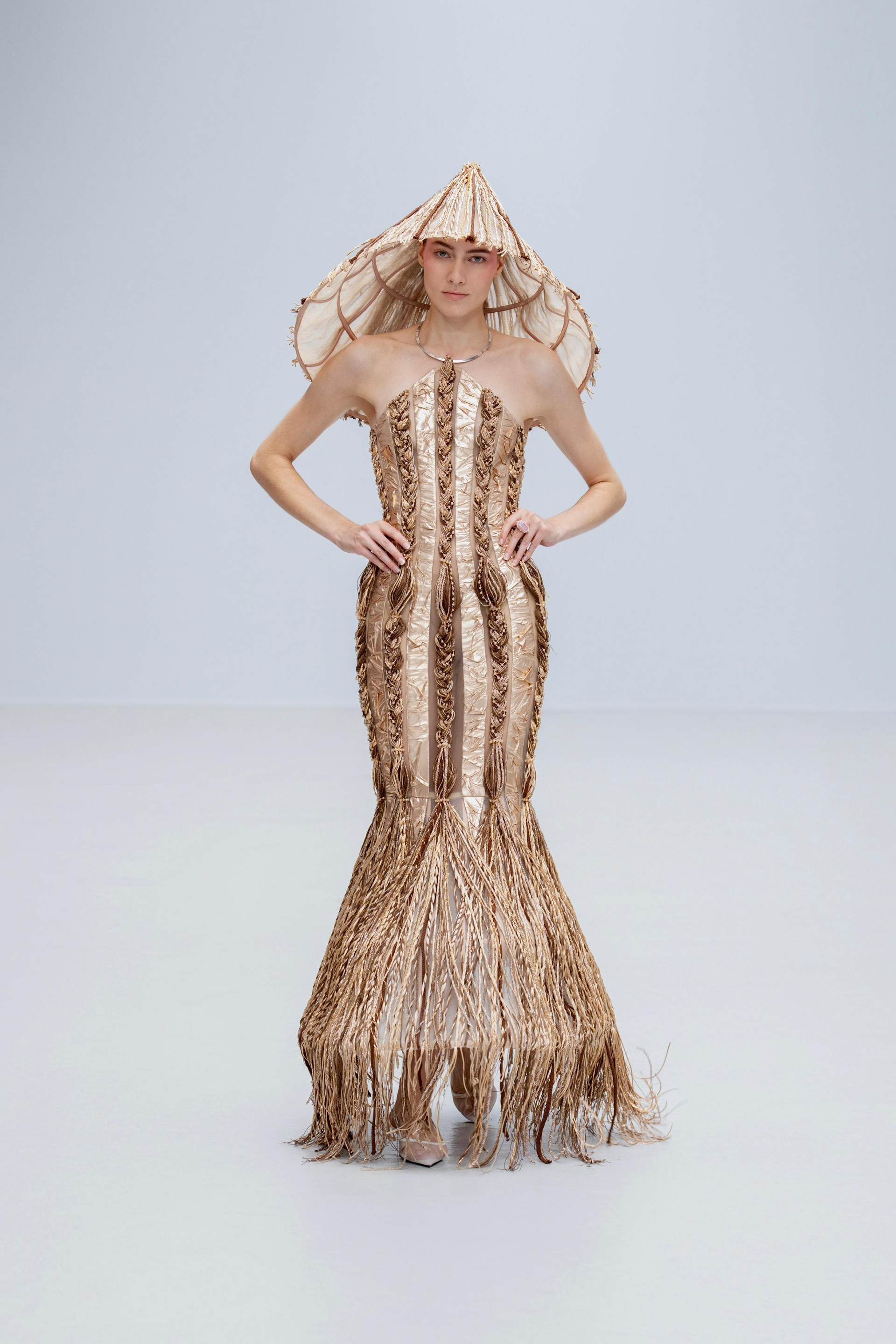 Phan Huy mang hình ảnh nón lá lên sàn diễn thời trang cao cấp ở Paris - 6 Phan Huy mang hình ảnh nón lá lên sàn diễn thời trang cao cấp ở Paris - 6