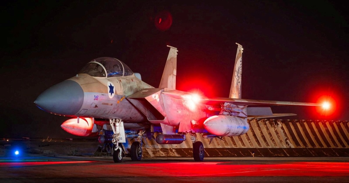 Máy bay chiến đấu F-15 của Israel cất cánh để đối phó với cuộc tấn công bằng UAV và tên lửa của Iran ngày 14/4 (Ảnh: Reuters).