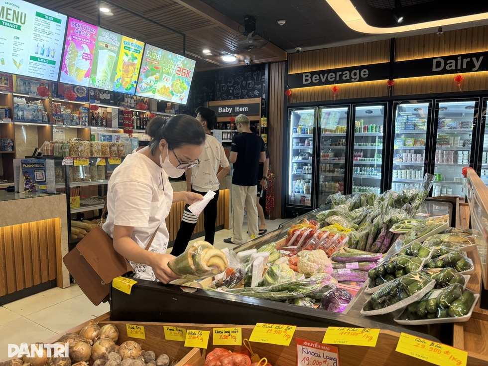 Hà Nội - nơi đắt đỏ nhất nước: Lương 50 triệu, tiền ăn đã hết gần một nửa - 2