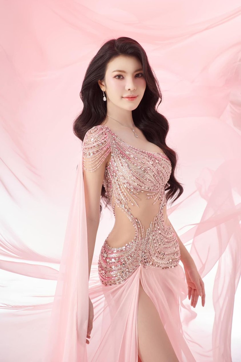 Tường San được khán giả quốc tế mê mẩn, chuyên trang dự đoán đăng quang - 4 Tường San được khán giả quốc tế mê mẩn, chuyên trang dự đoán đăng quang - 4