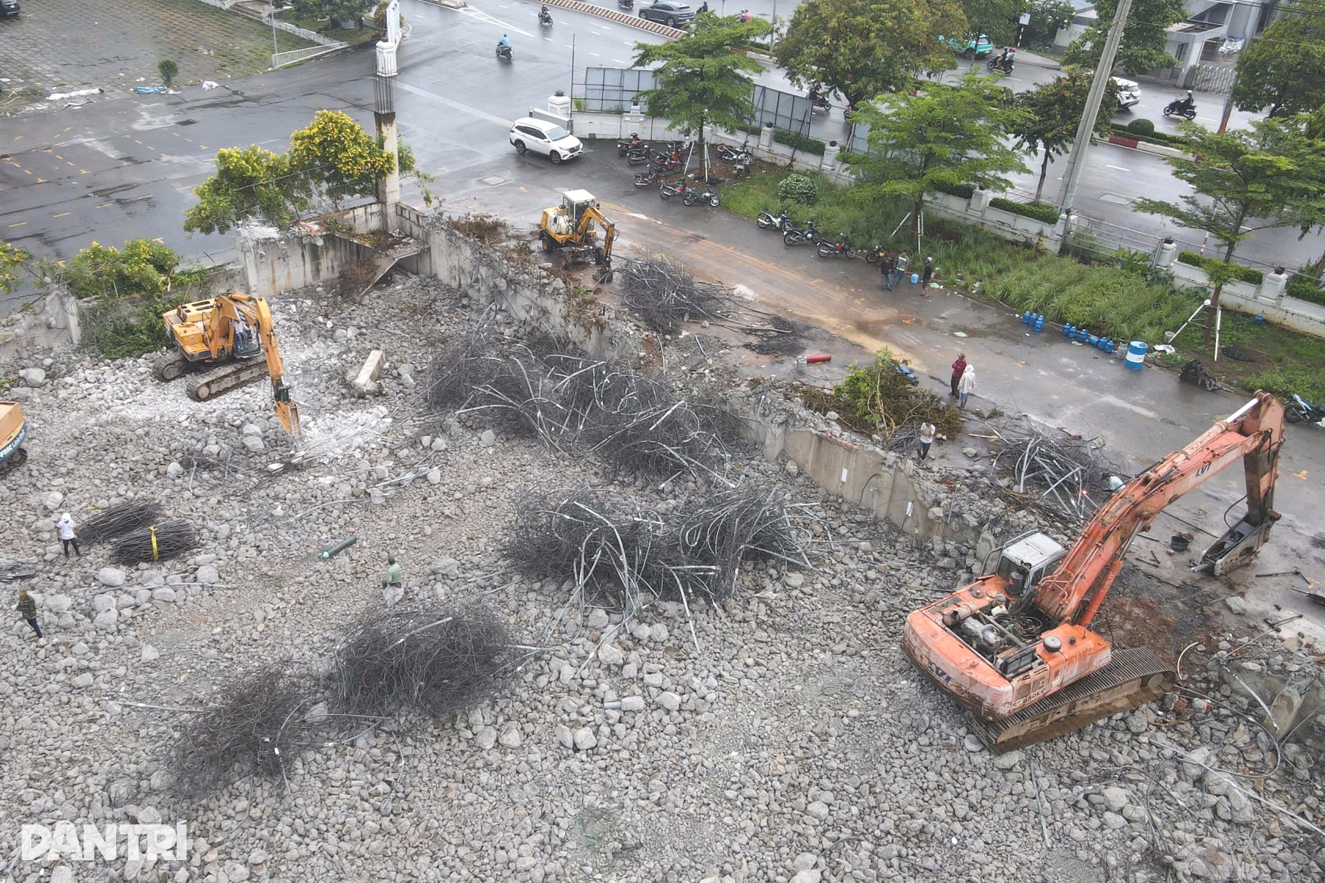 Tháo dỡ khu phức hợp thương mại rộng 2,2ha ở trung tâm tỉnh Đồng Nai - 4 Tháo dỡ khu phức hợp thương mại rộng 2,2ha ở trung tâm tỉnh Đồng Nai - 4