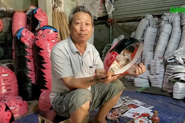 Nghệ nhân làm đồ chơi truyền thống làng Ông Hảo nói về nghề