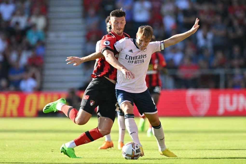 Arsenal vươn lên dẫn đầu Premier League - 1 Arsenal vươn lên dẫn đầu Premier League - 1