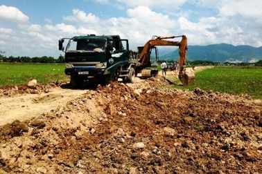 Doanh nghiệp ngang nhiên múc ruộng, khoét núi lấy đất trái phép tại Bình Định