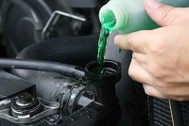 Bổ sung nước làm mát động cơ - Đổ nước gì cho phù hợp?