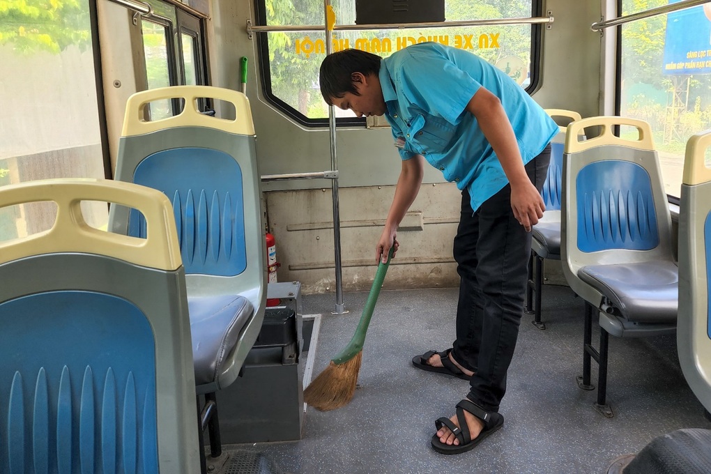 Phía sau những chuyến xe buýt - 1 Phía sau những chuyến xe buýt - 1