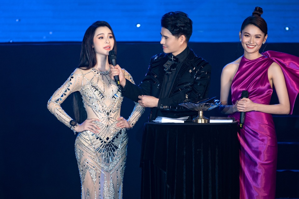 MC Vũ Mạnh Cường tiết lộ hậu trường cuộc thi dành cho người đẹp chuyển giới - 4 MC Vũ Mạnh Cường tiết lộ hậu trường cuộc thi dành cho người đẹp chuyển giới - 4