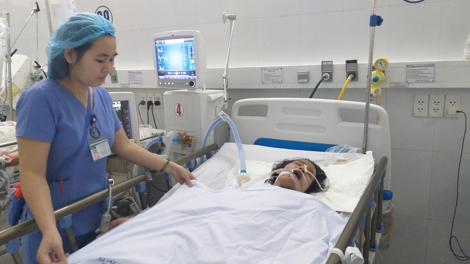 Xót xa hoàn cảnh người phụ nữ buôn ve chai bị hai em học sinh tông xe toàn thân như dập nát - 3 Xót xa hoàn cảnh người phụ nữ buôn ve chai bị hai em học sinh tông xe toàn thân như dập nát - 3