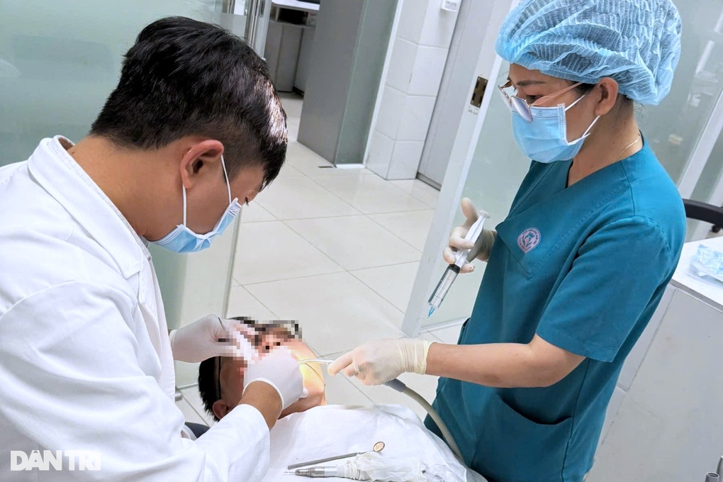 Mùa lễ Tết ăn uống liên miên, làm gì để không bị mẻ răng, viêm nướu? - 2 Mùa lễ Tết ăn uống liên miên, làm gì để không bị mẻ răng, viêm nướu? - 2