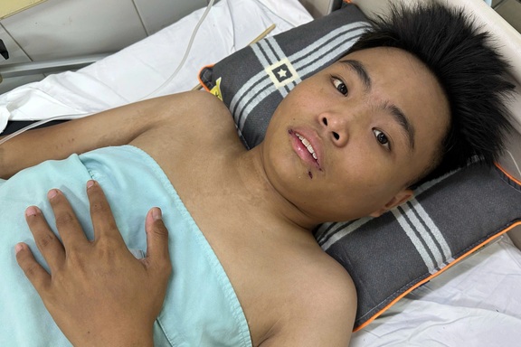 Mẹ nghèo khẩn cầu cứu con trai mắc tan máu bẩm sinh gặp nạn nguy kịch