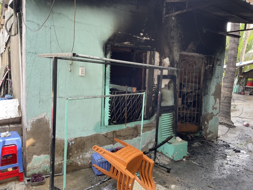 Vụ cháy 6 người chết: Càng tạt nước lửa càng cháy lớn! - 5 Vụ cháy 6 người chết: Càng tạt nước lửa càng cháy lớn! - 5