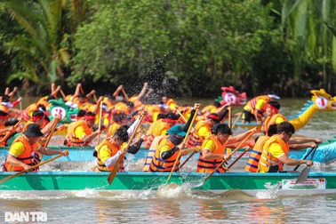 Hơn 500 VĐV tranh tài tại giải đua thuyền truyền thống TPHCM