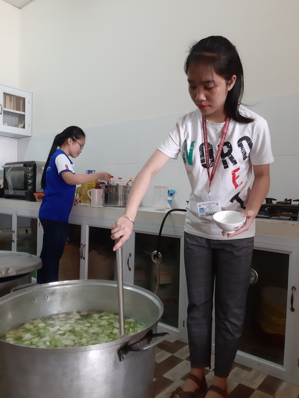 Ấm lòng ở “khu chợ 0 đồng” cho sinh viên - 3